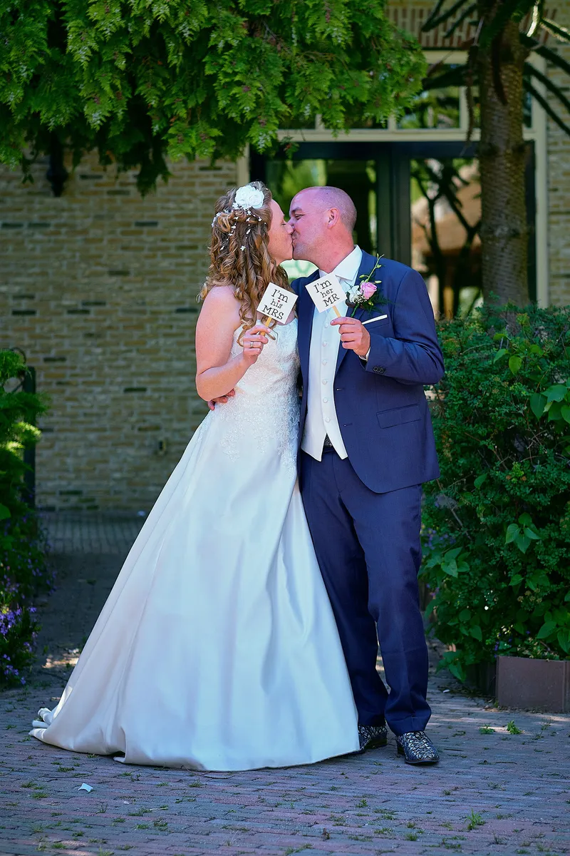 Chantal en Ramon kussen voor ’t Wapen van Zoetermeer