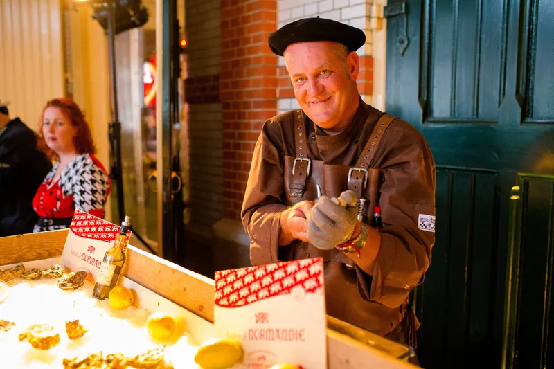 De chocolatier aan het werk
