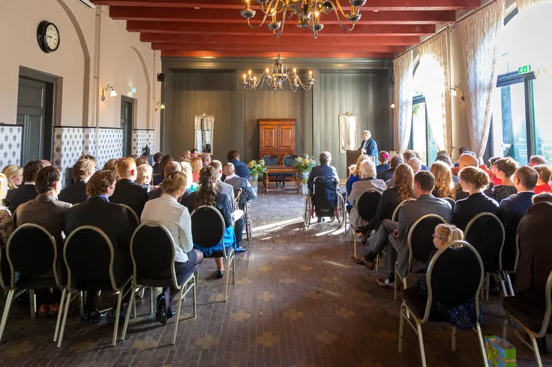 De zaal tijdens de ceremonie