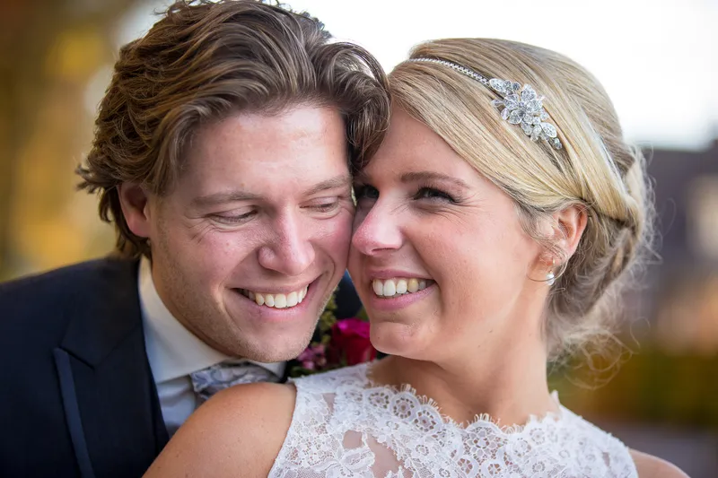 Ingeborg en Martijn wang aan wang