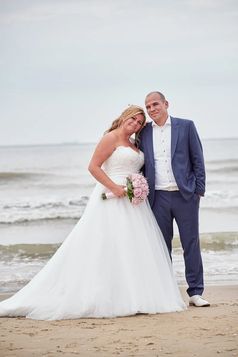 Vanessa en Manuel op het strand van Scheveningen