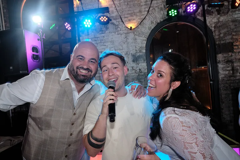 Regina en Michael zingen mee met Gerrit Snijder