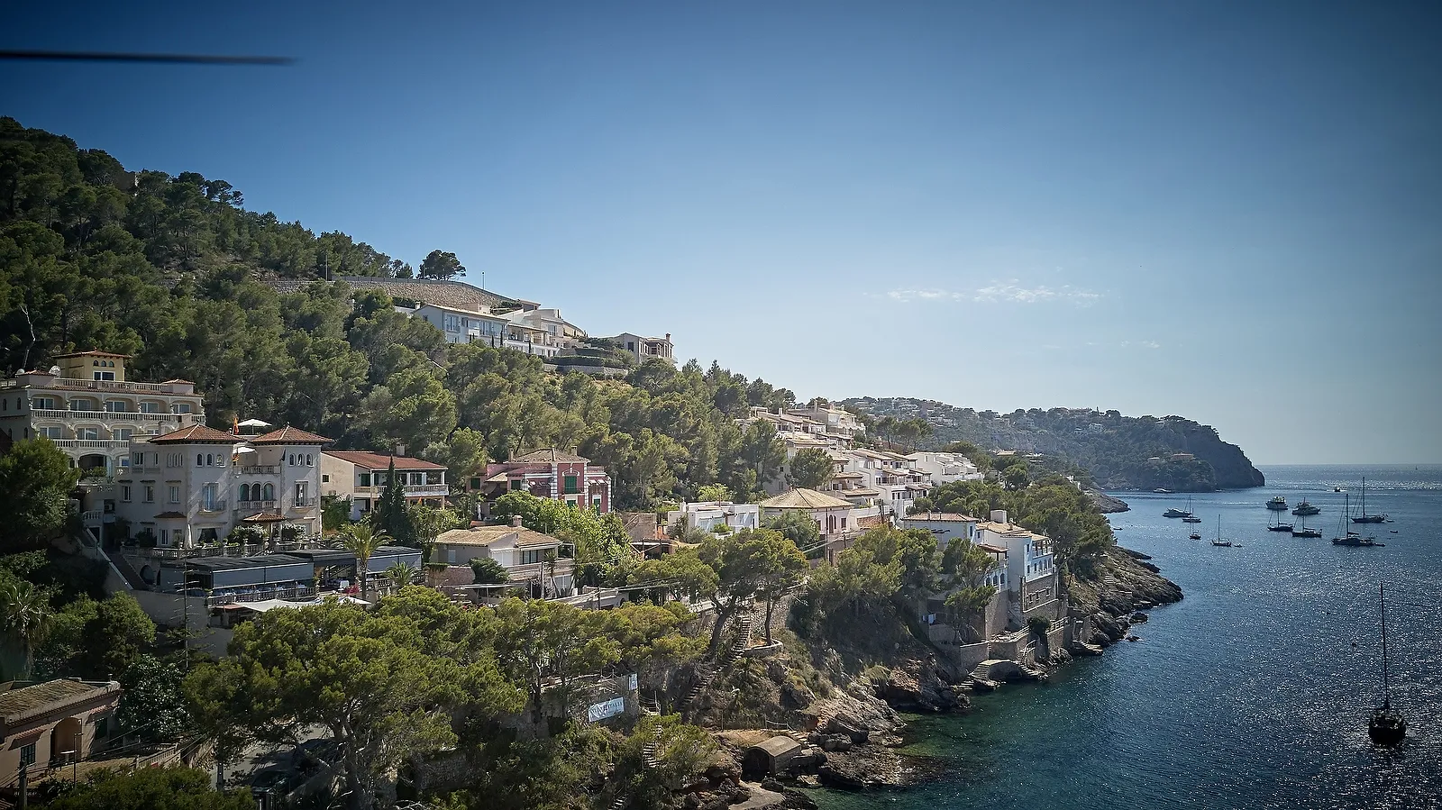 Stephanie en Wesley trouwen op Villa Italia in Andratx, Mallorca met adembenemend uitzicht over de baai