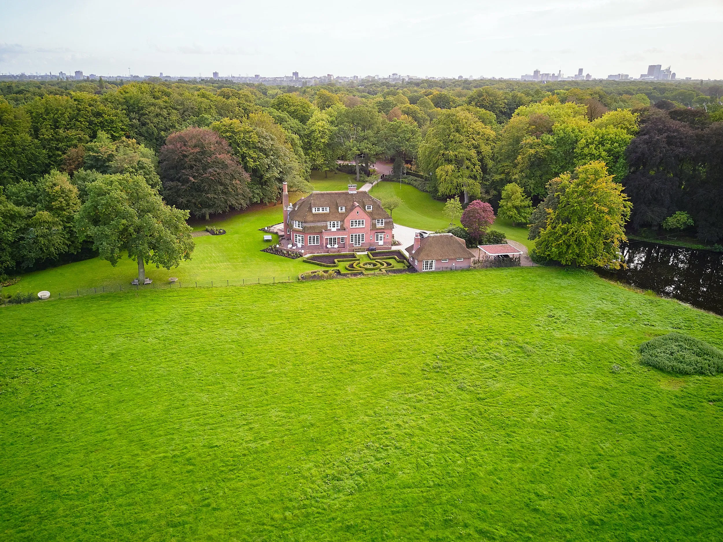 tijdens De bruiloft van Daniel en Martijn op Kasteel oud Wassenaar in Wassenaar door Stefan Segers