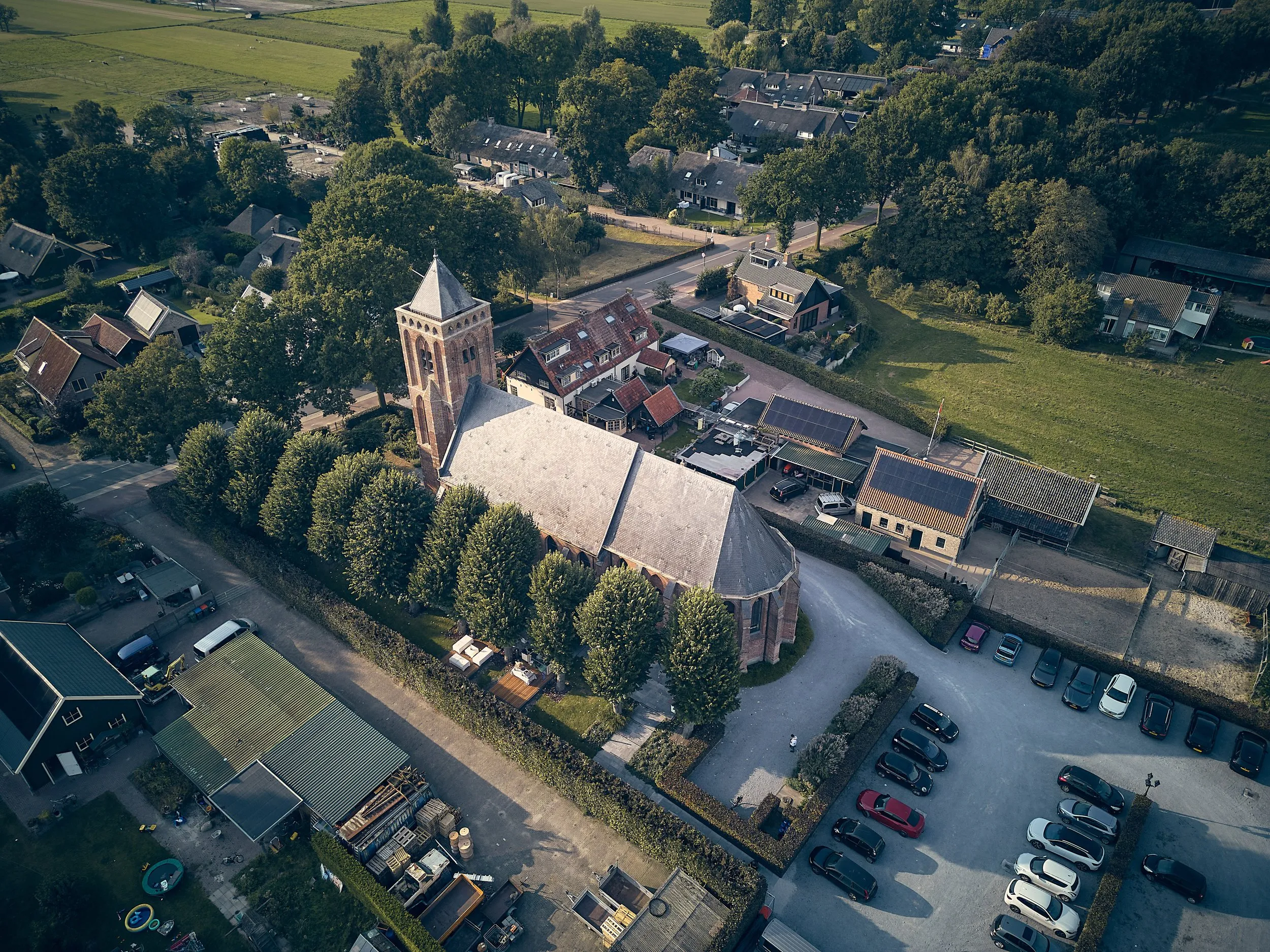 Luchtfoto van het Dikke Torentje en omgeving, perfect voor trouwlocatie oriëntatie
