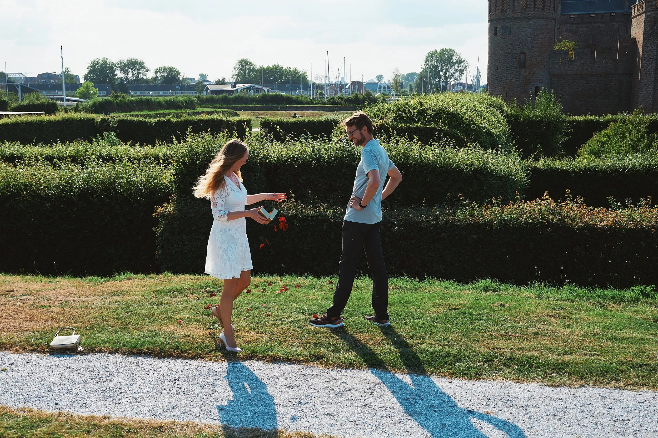 Het huwelijksaanzoek van Yvonne aan Bert bij het Muiderslot