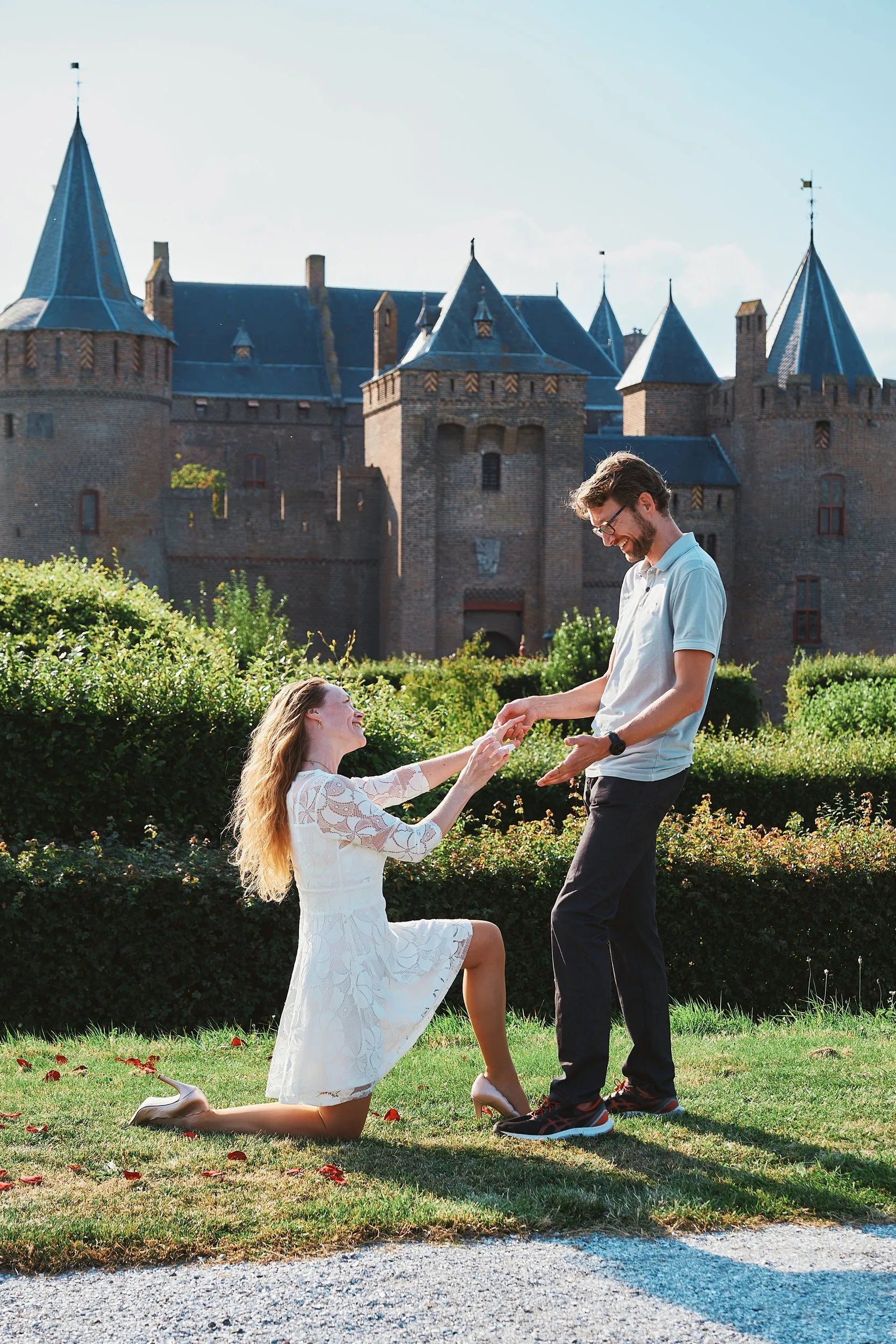 Het huwelijksaanzoek van Yvonne aan Bert bij het Muiderslot
