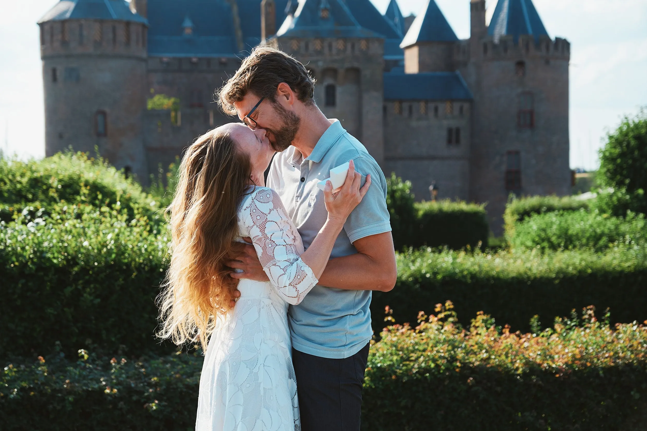 Het huwelijksaanzoek van Yvonne aan Bert bij het Muiderslot