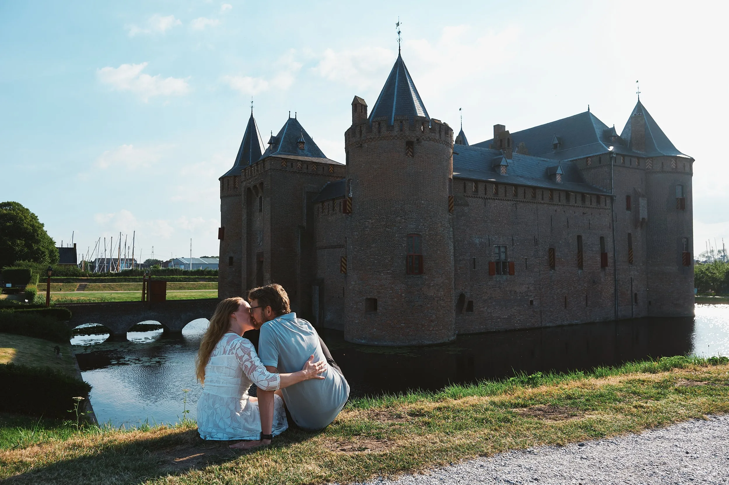 Het huwelijksaanzoek van Yvonne aan Bert bij het Muiderslot
