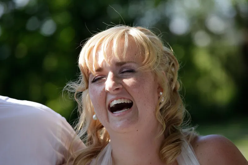 Evelyn lacht uitbundig