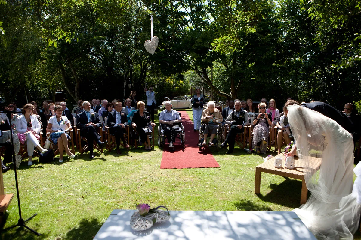 De buitenceremonie in de tuin van De Viersprong